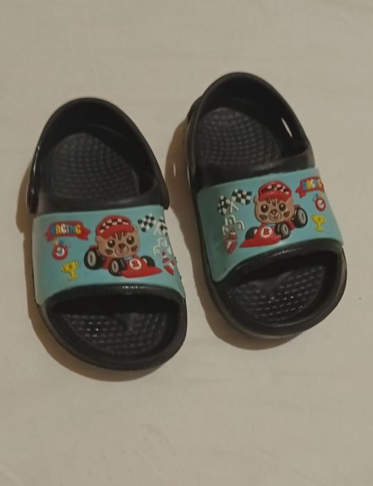 Papuci bebe 18 si 22