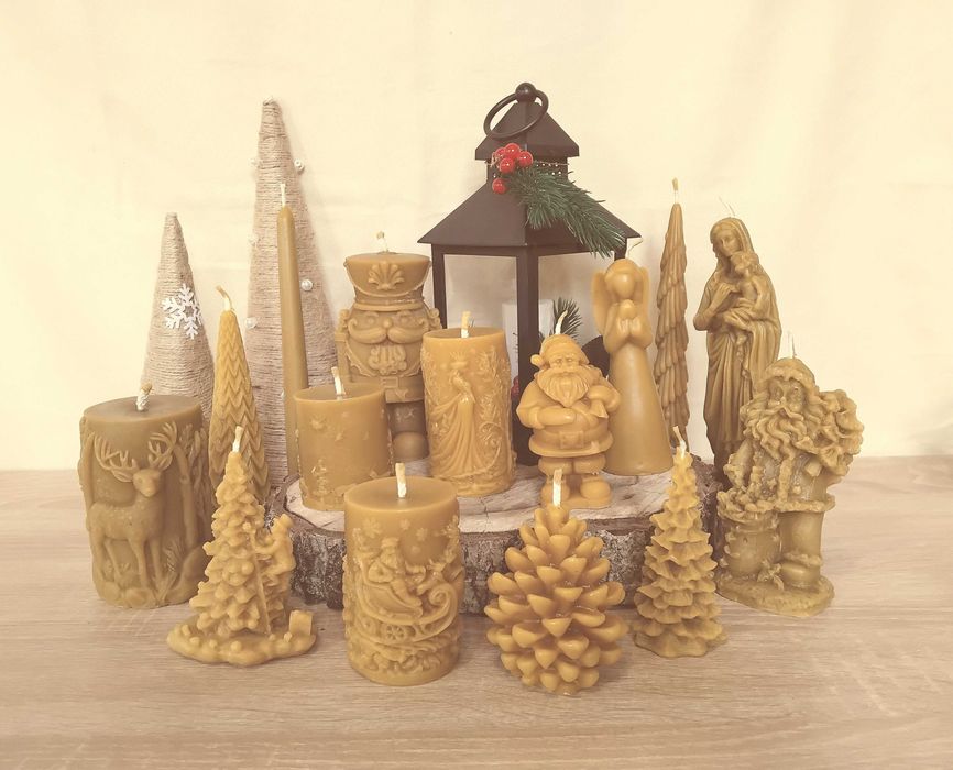 Коледни подаръчни кутии и свещи