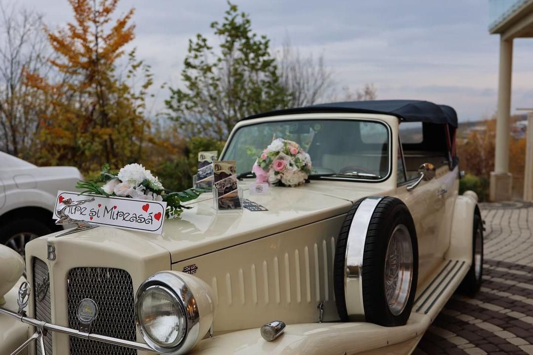 Inchiriez limuzină clasică pentru nunti