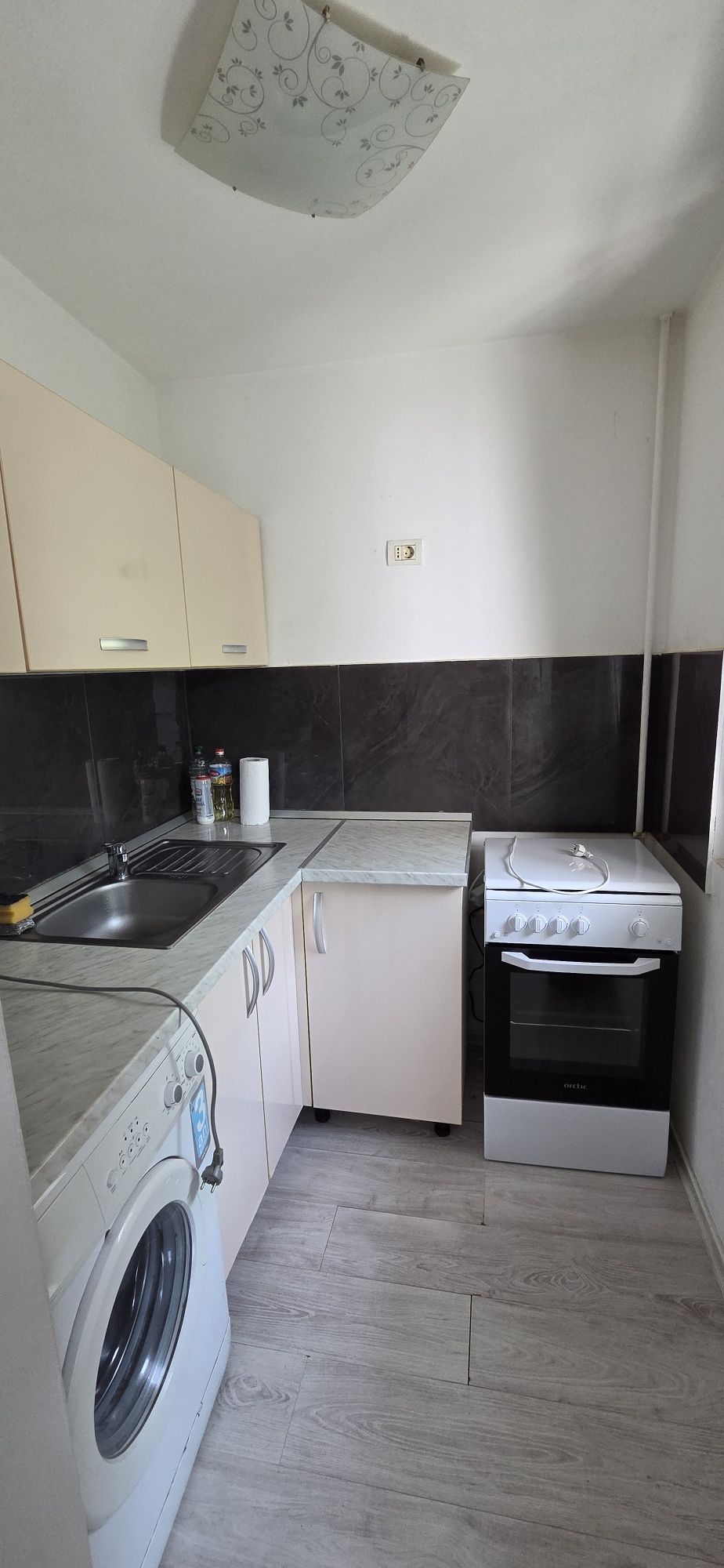 Inchiziriez apartament 3 camere Valea Rosie