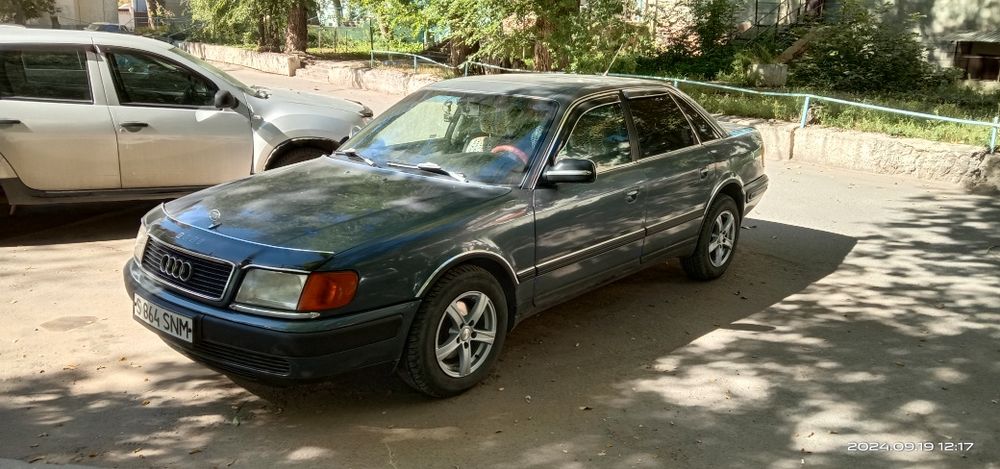 Автотранспорт Ауди 100 С4. на активном ходу