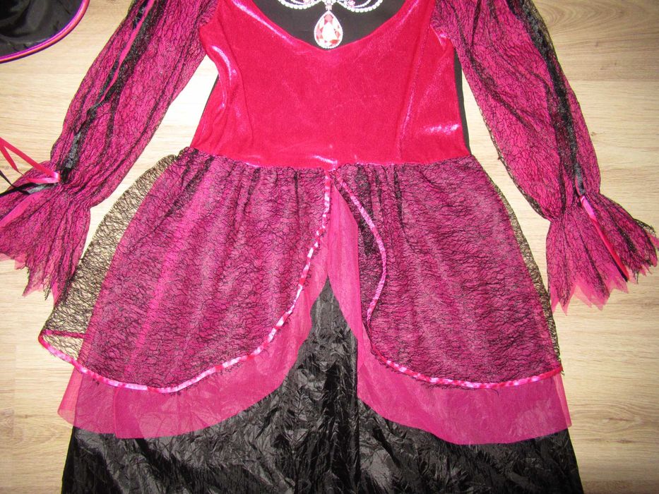 ХЕЛОУИН костюм/рокля с шапка--164 номер