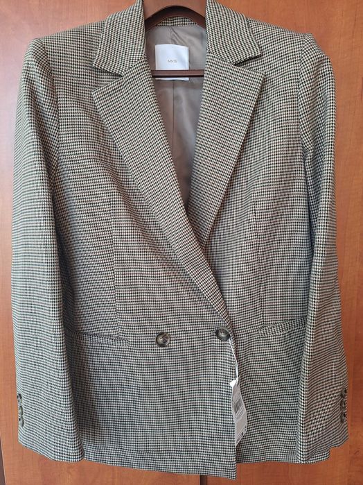 Актуално сако Mango