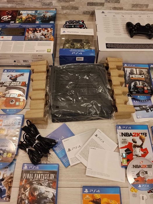 Ps4 Playstation4 IMPECABIL foarte putin folosit, doua manete si jocuri