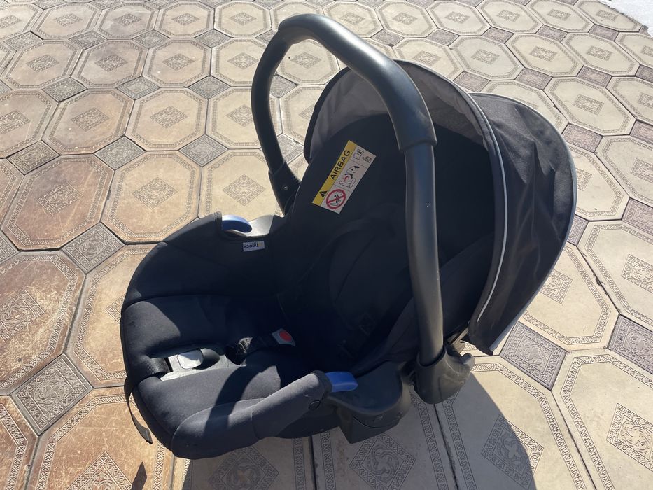Продаю автокресло для новорождённых (0-1 год)