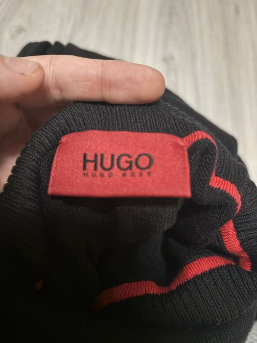 Мъжки пуловер черен на Hugo Чисто нов
