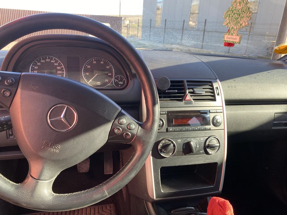 Vând mercedes A class urgent