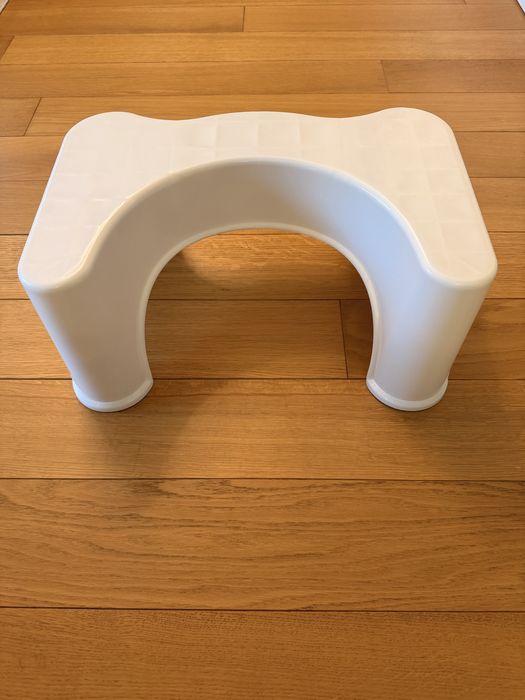 Scaun pentru o pozitie corecta pe toaleta, WC.