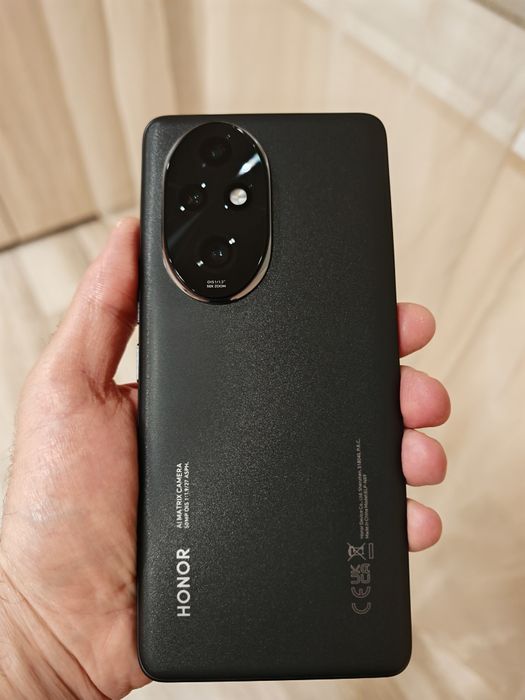 Продавам Honor 200 Pro в гаранция