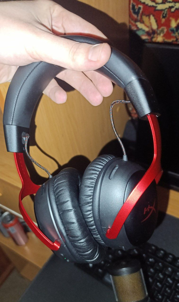 Продаются наушники HyperX Cloud III Wireless