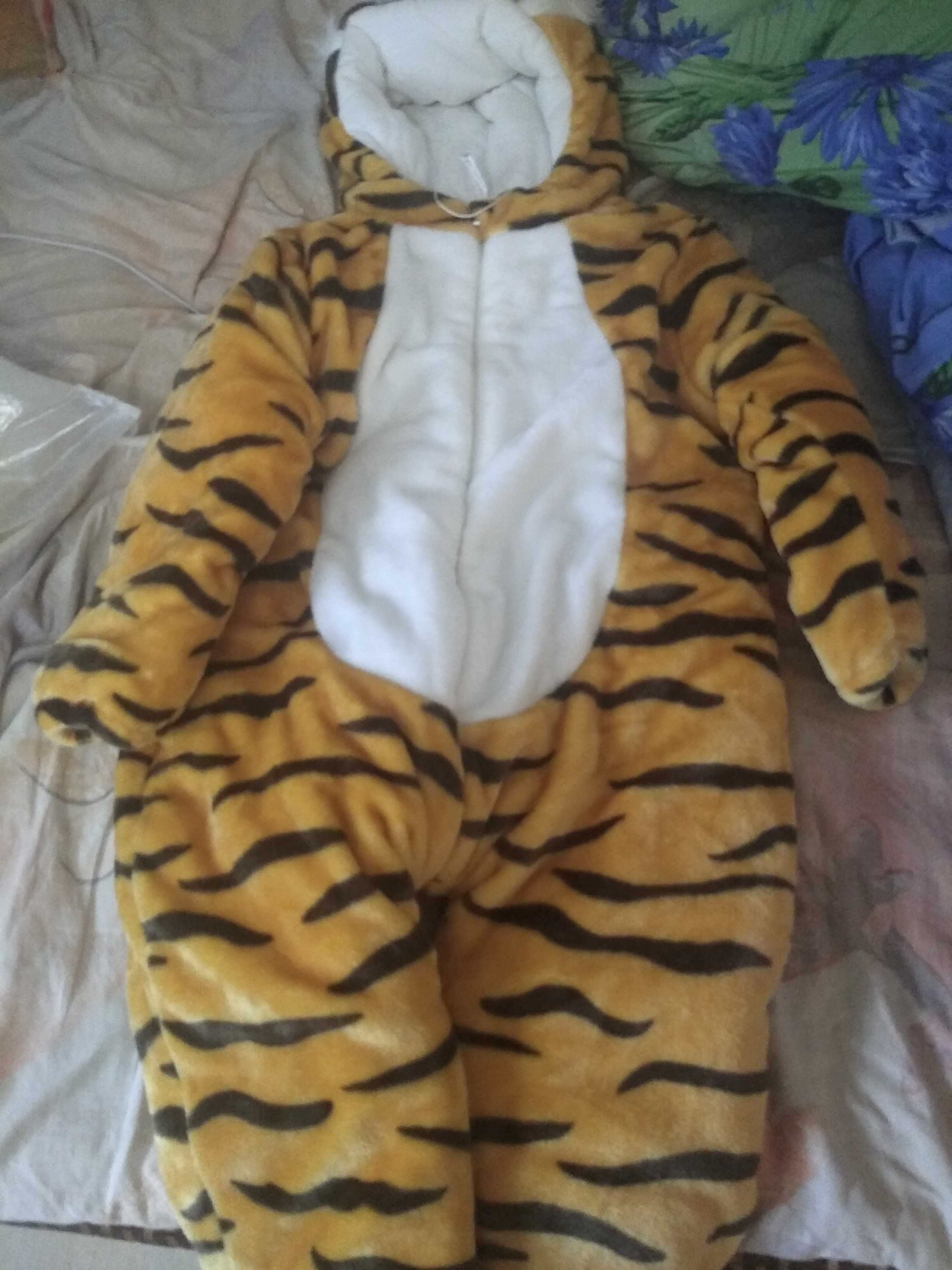 Шубка ростовая, тигр, в отличном состоянии, не одевали, до 1,5 года