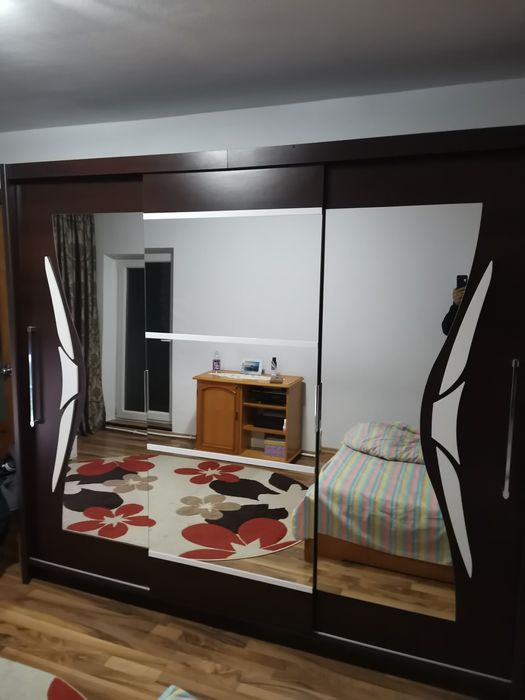 Dressing 3 uși grisante cu oglinda
