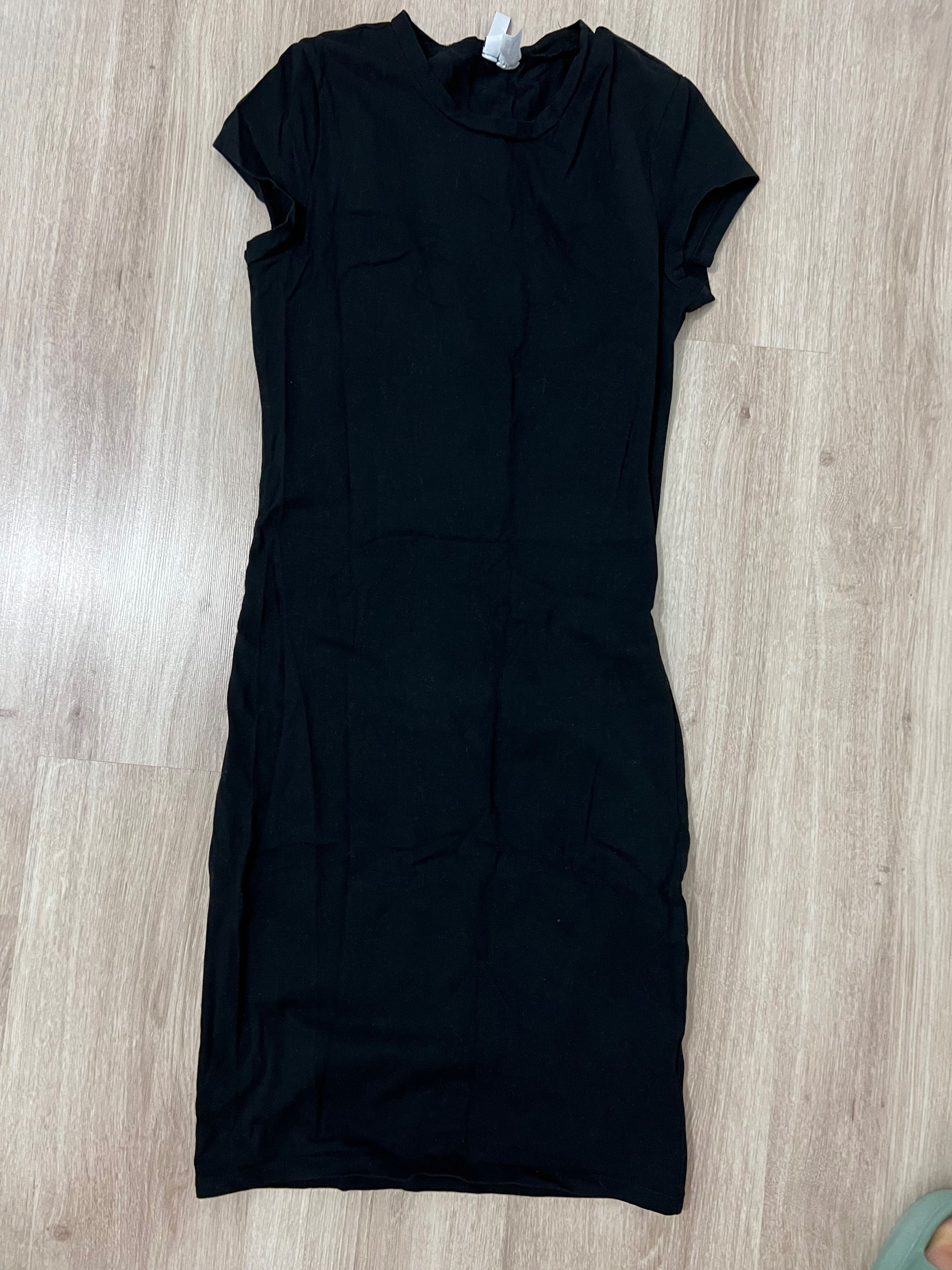 Черное базовое трикотажное платье от HM размер М