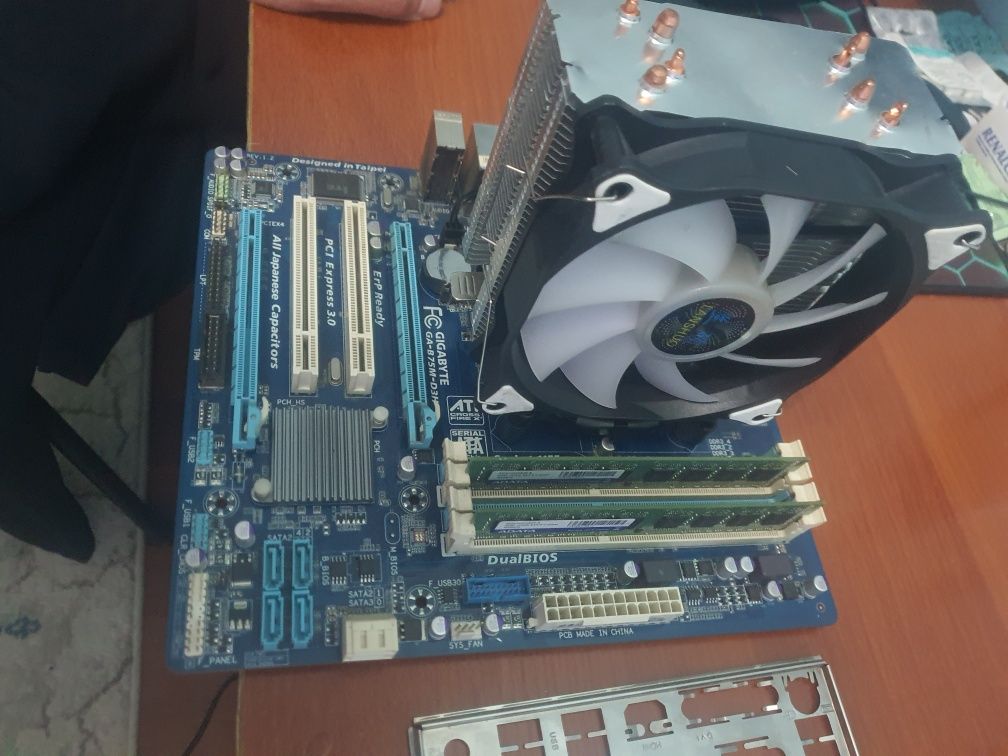 Gigabit GA-B75 Материнка B75 крмплетк 1155 I7 3770k