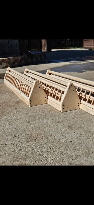 Confecționez diferite obiecte din lemn