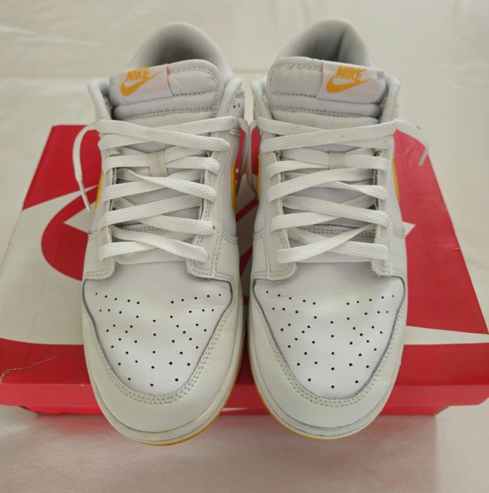 Nike dunk low university gold