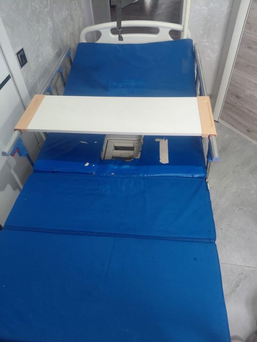 Кровать для лежачих с матрасом противопролижа