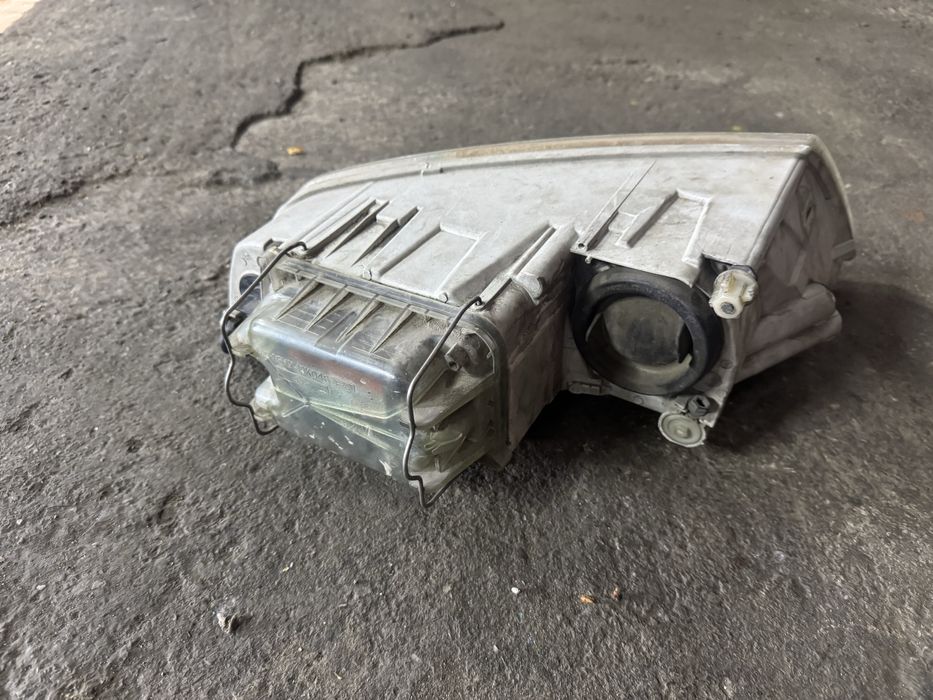 Far stanga xenon Skoda Octavia 2 2005-2008