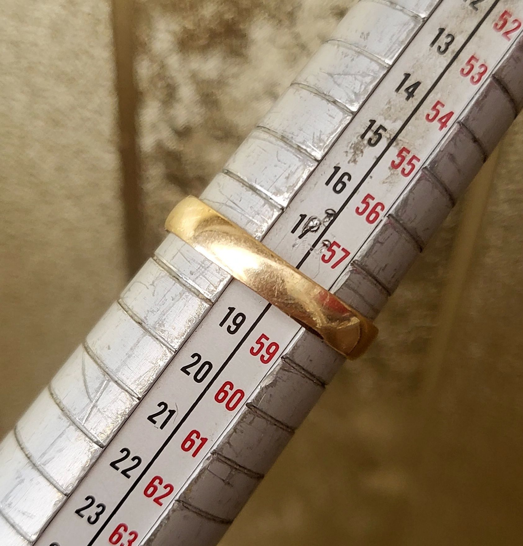 Inel din aur 14K cu safir albastru – mărimea 58, gramaj 3,53 gr
