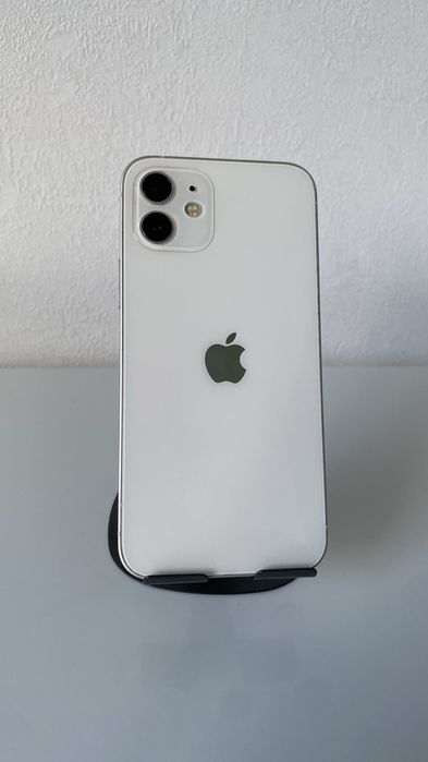 Айфон 12  64GB В идеальном состояние!