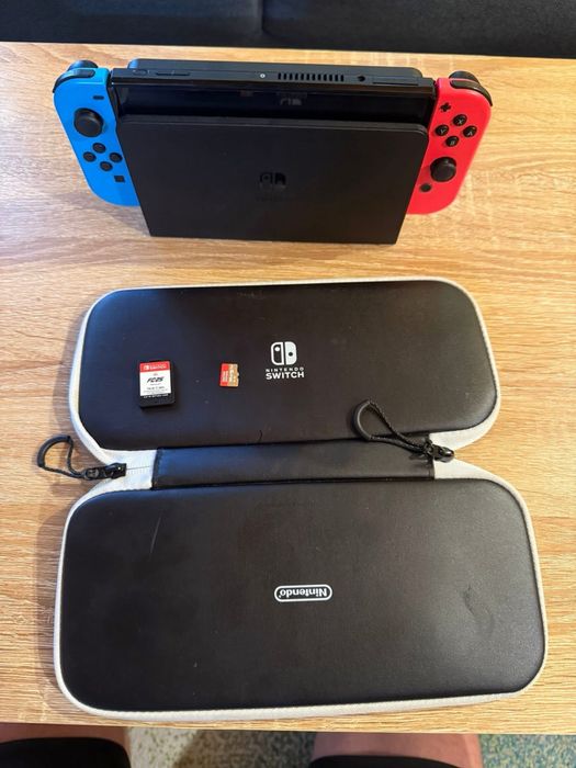 Nintendo Switch OLED + калъф + игра FC25 Fifa + карта 128GB