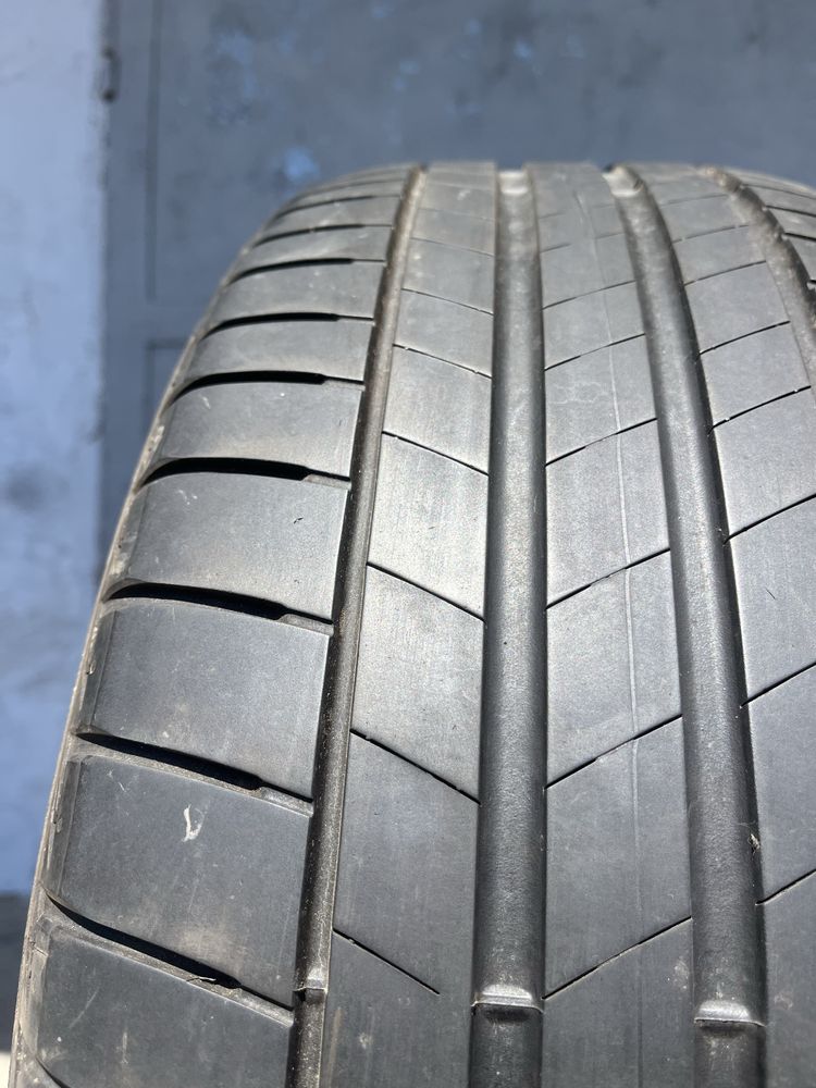 2 бр. летни гуми 225/55/18 Bridgestone AO DOT 0522 5 mm