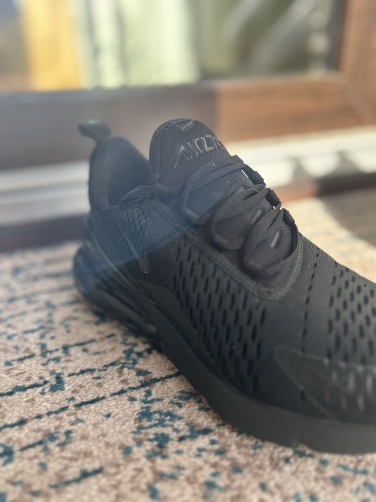 Adidasi nike air 27 C