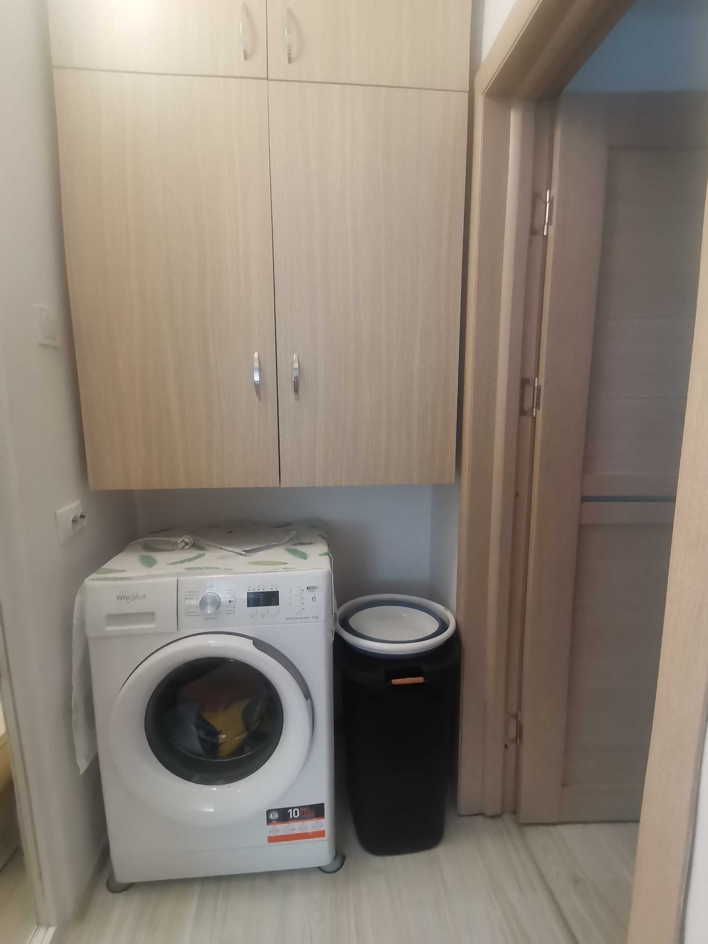 Inchiriez ap. 2 camere, Craiovita Noua, cu Centrala si AC. 330 Eur