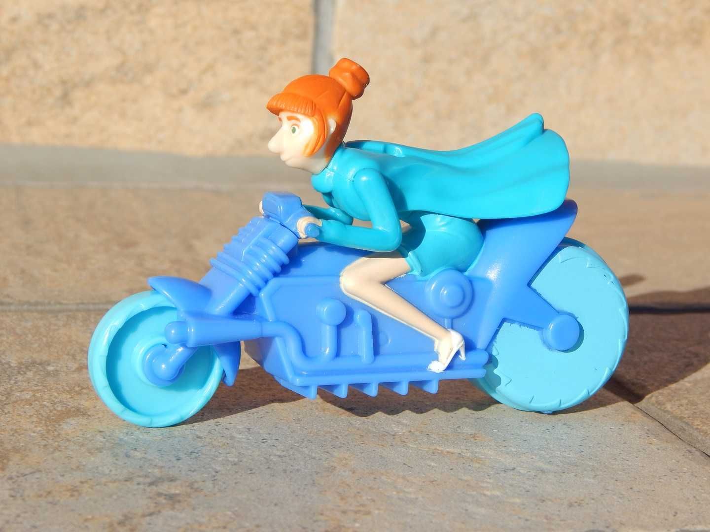 Jucarie Lucy Wilde pe motocicleta seria Despicable Me 3 Disney