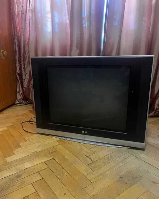 Телевизор LG есть Wi-Fi и YouTube / Диагональ 53 см / хорошее состояни