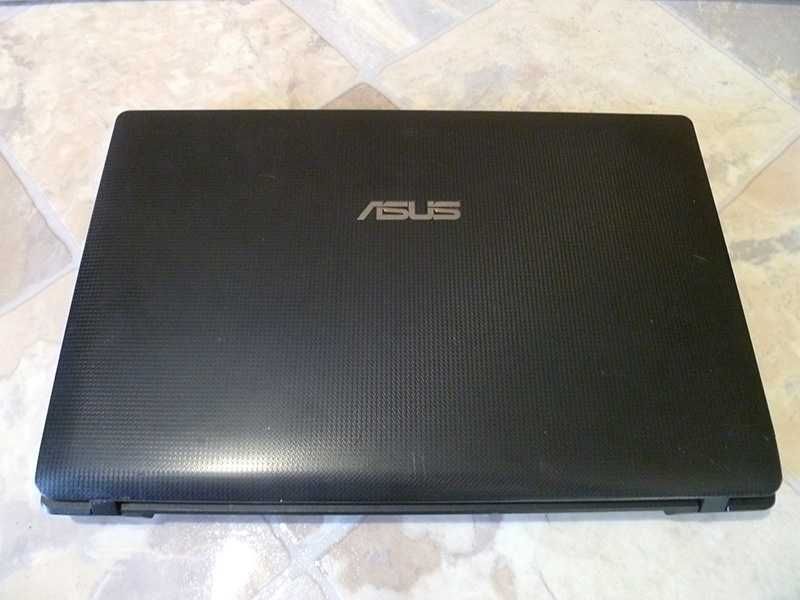 лаптоп ASUS X54HY, i3-2310M, 4GB RAM, 250GB HDD, RadeonHD7470М 1GB