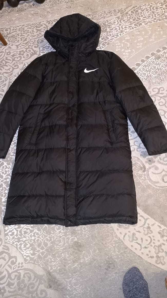 Новый пуховик Nike длинный продам