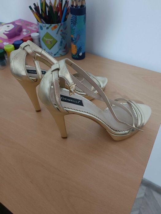 Vând sandale marca Gemelli