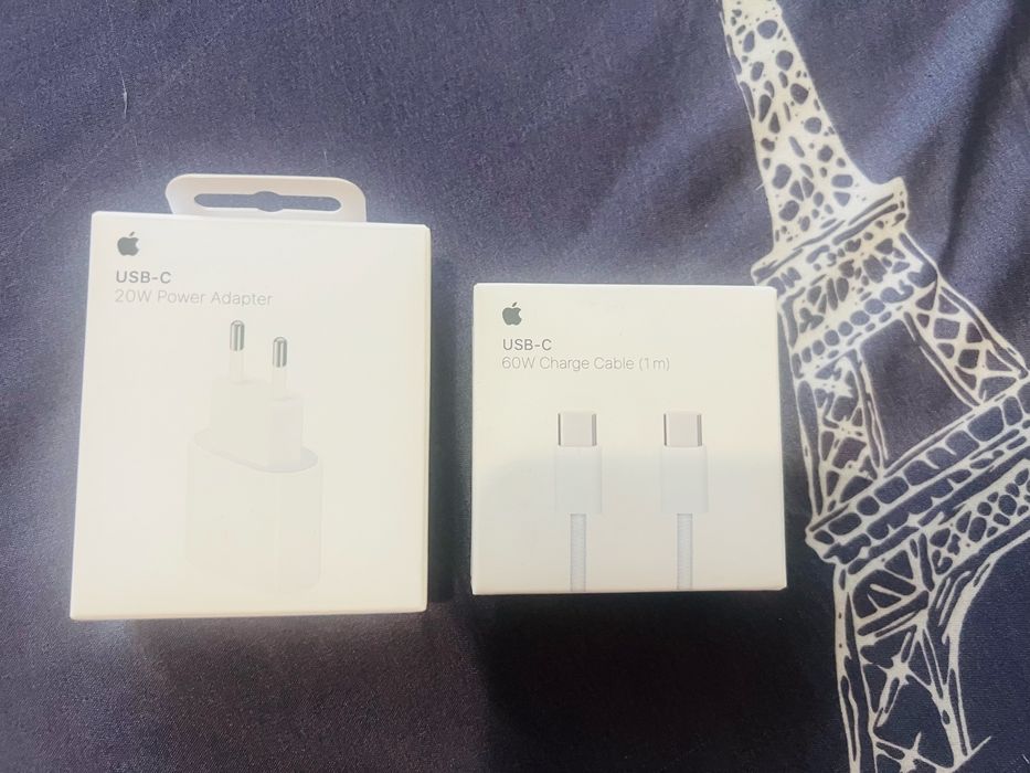 Продам блок и шнур оригенал брал доя айфона 15 про макс