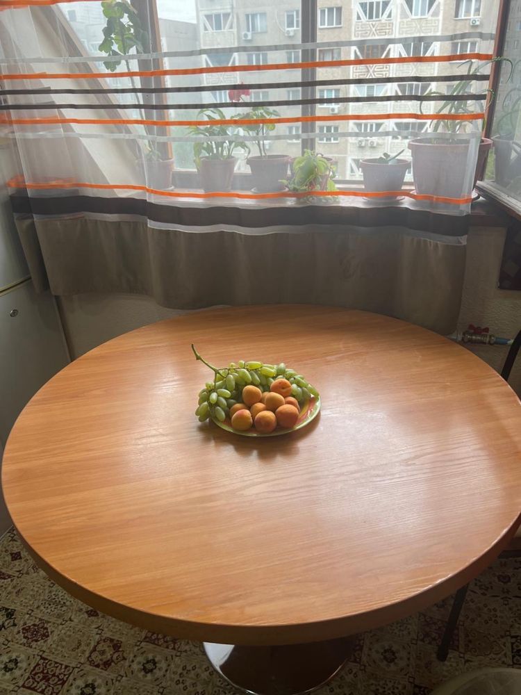 Стол круглый