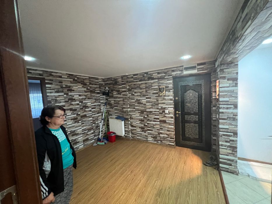 Vând apartament în Rovinari