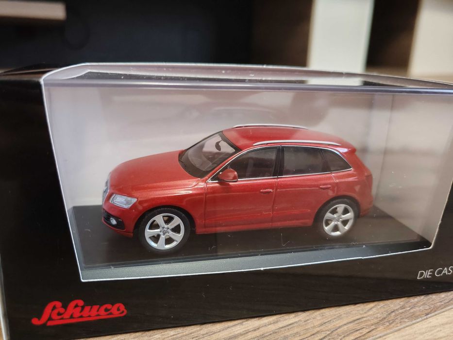 Macheta Audi Q5 2015 1/43  Schuco