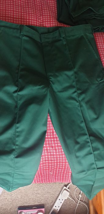 Pantaloni de lucru si salopete