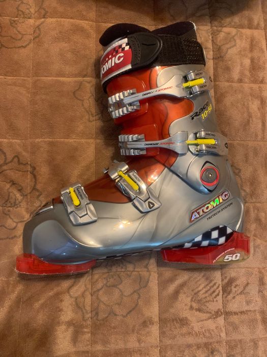 Vând clăpari Atomic Race 10.50