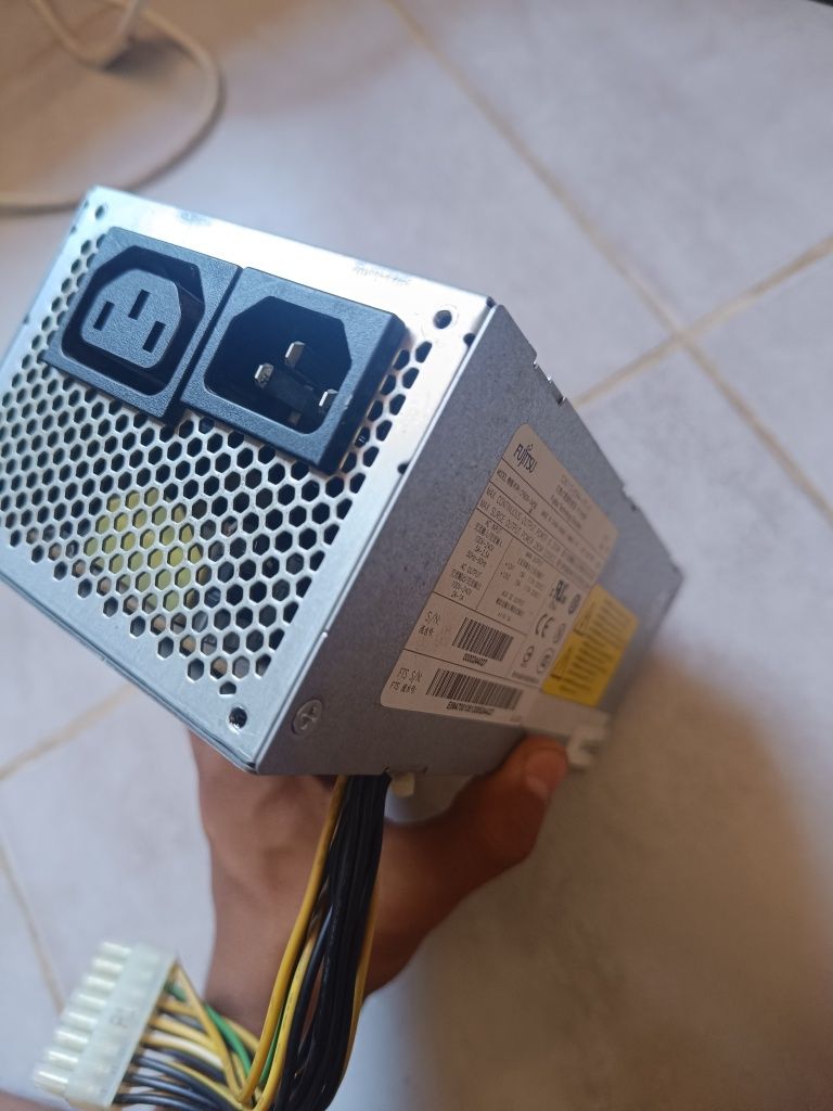 Захранване Fujitsu 255W (CP7039-0459)
Продавам оригинално OEM захранва