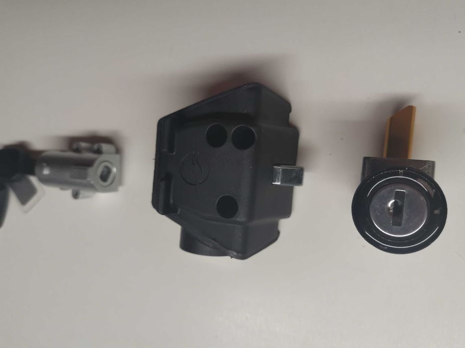 GIANT-Заключване за батерии