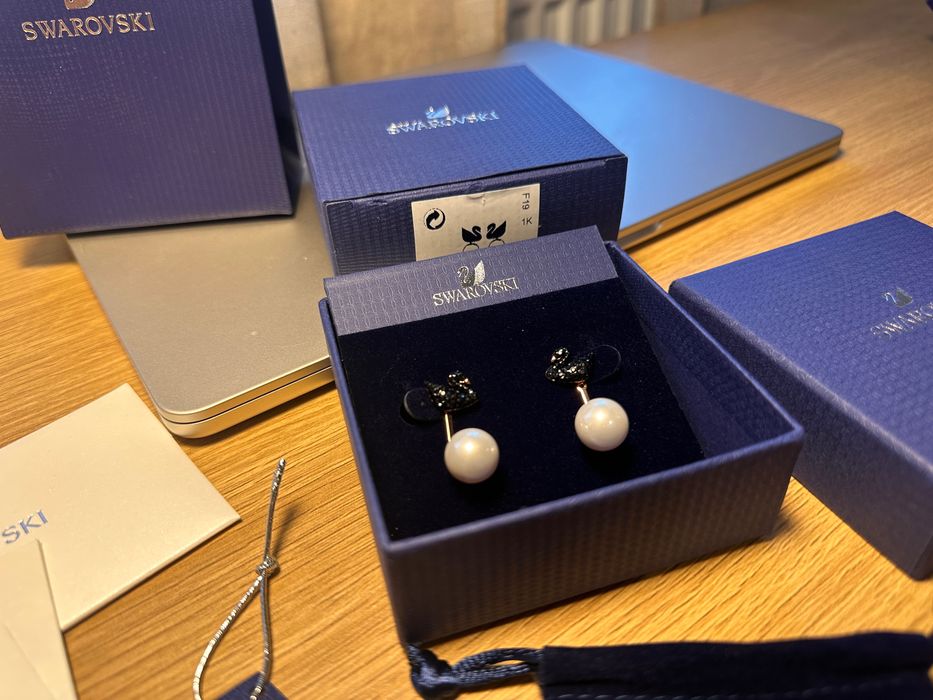 Cercei Swarovski Swan lebădă neagră cu perla, aurii