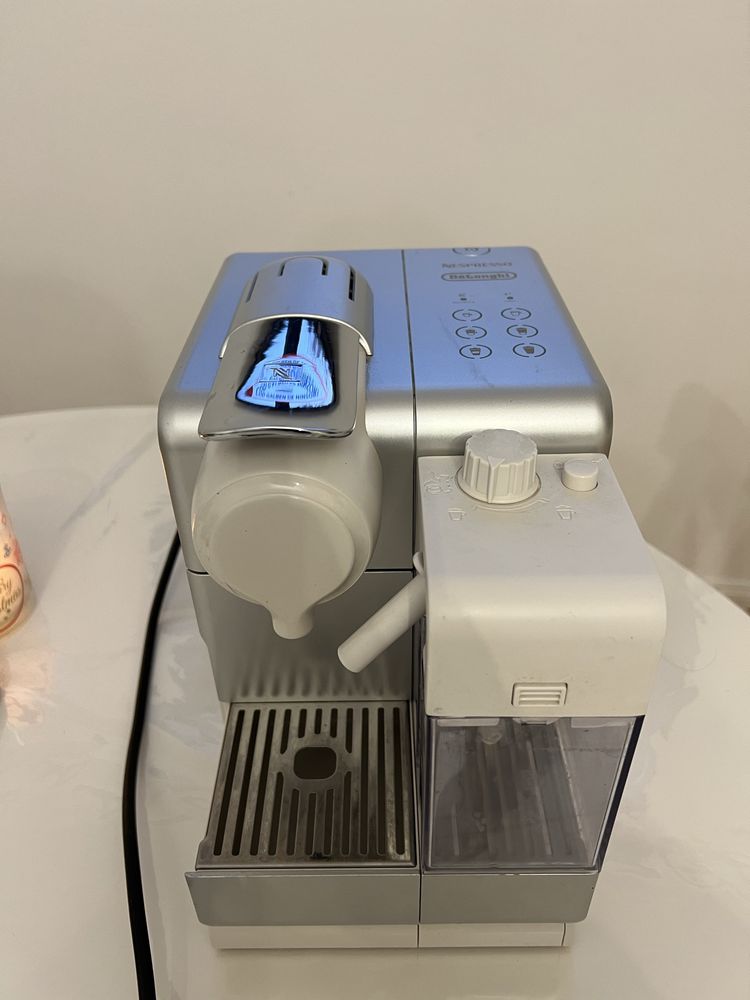 Aparat cafea Nespresso Delonghi capsule