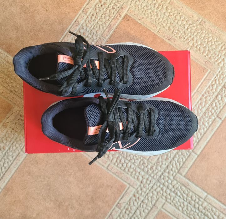маратонки New Balance и Joma 38