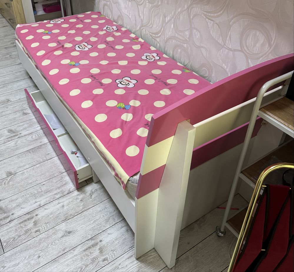 Продается десткий кровать с матрасом