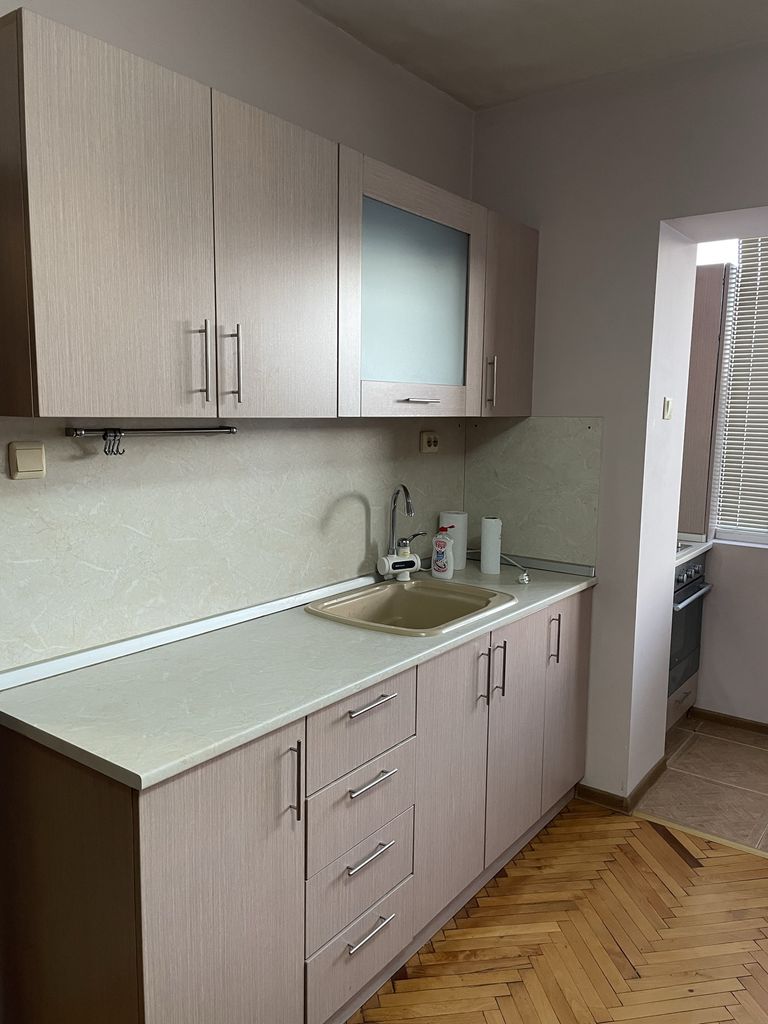 Продава се Тристаен апартамент в Провадия - 70 кв.м за 1129 €/кв.м - Снимка #2