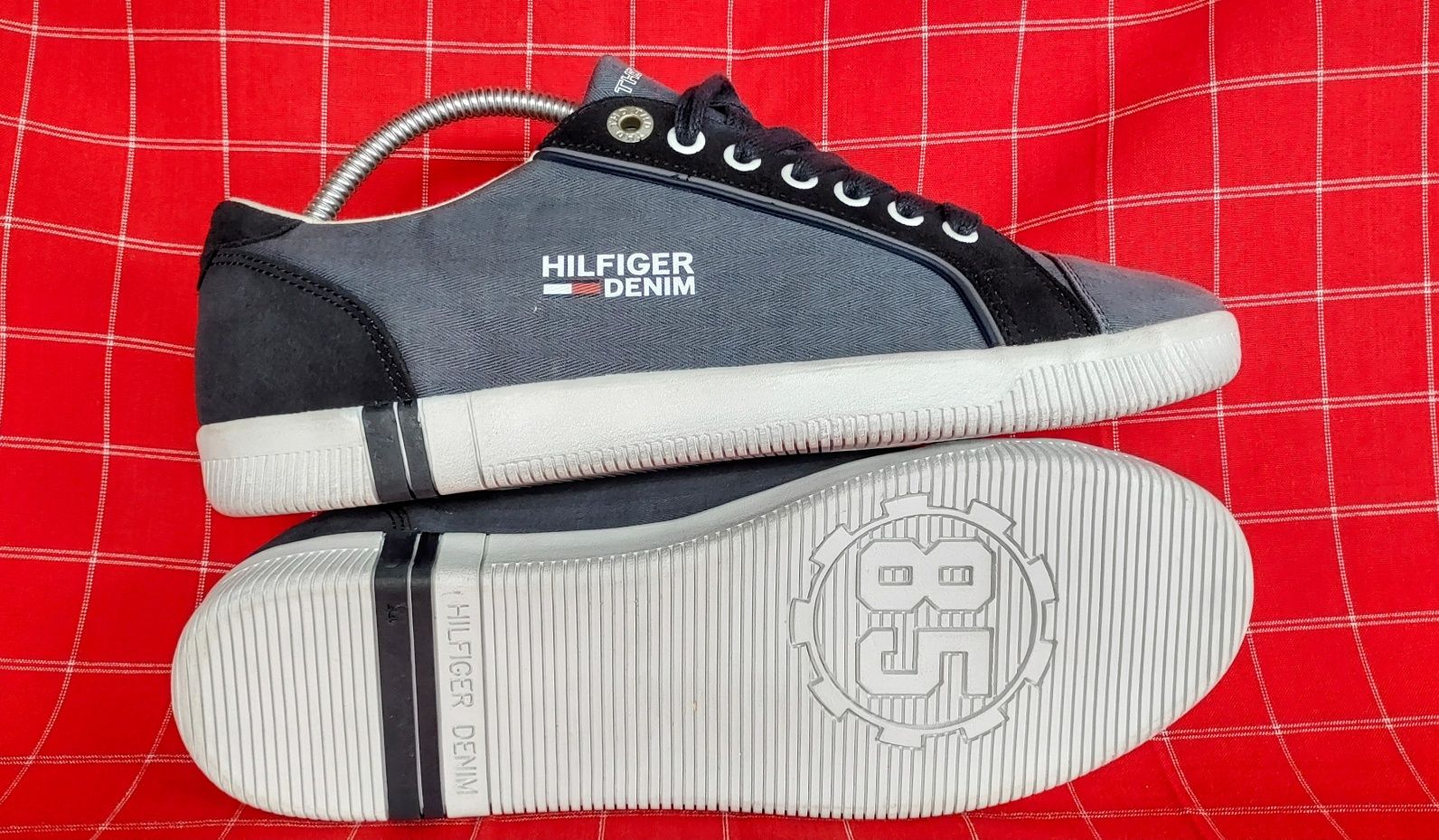 * adidași *Tommy Hilfiger* 44 *original !