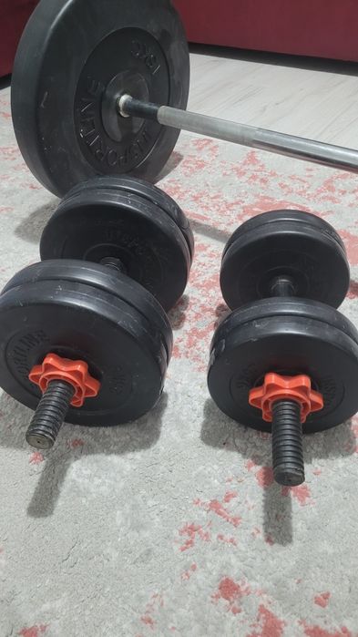 Vând Haltera și Gantere