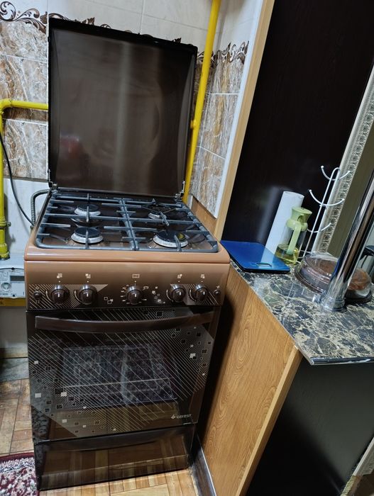 Продаю газовую плиту+вытяжку