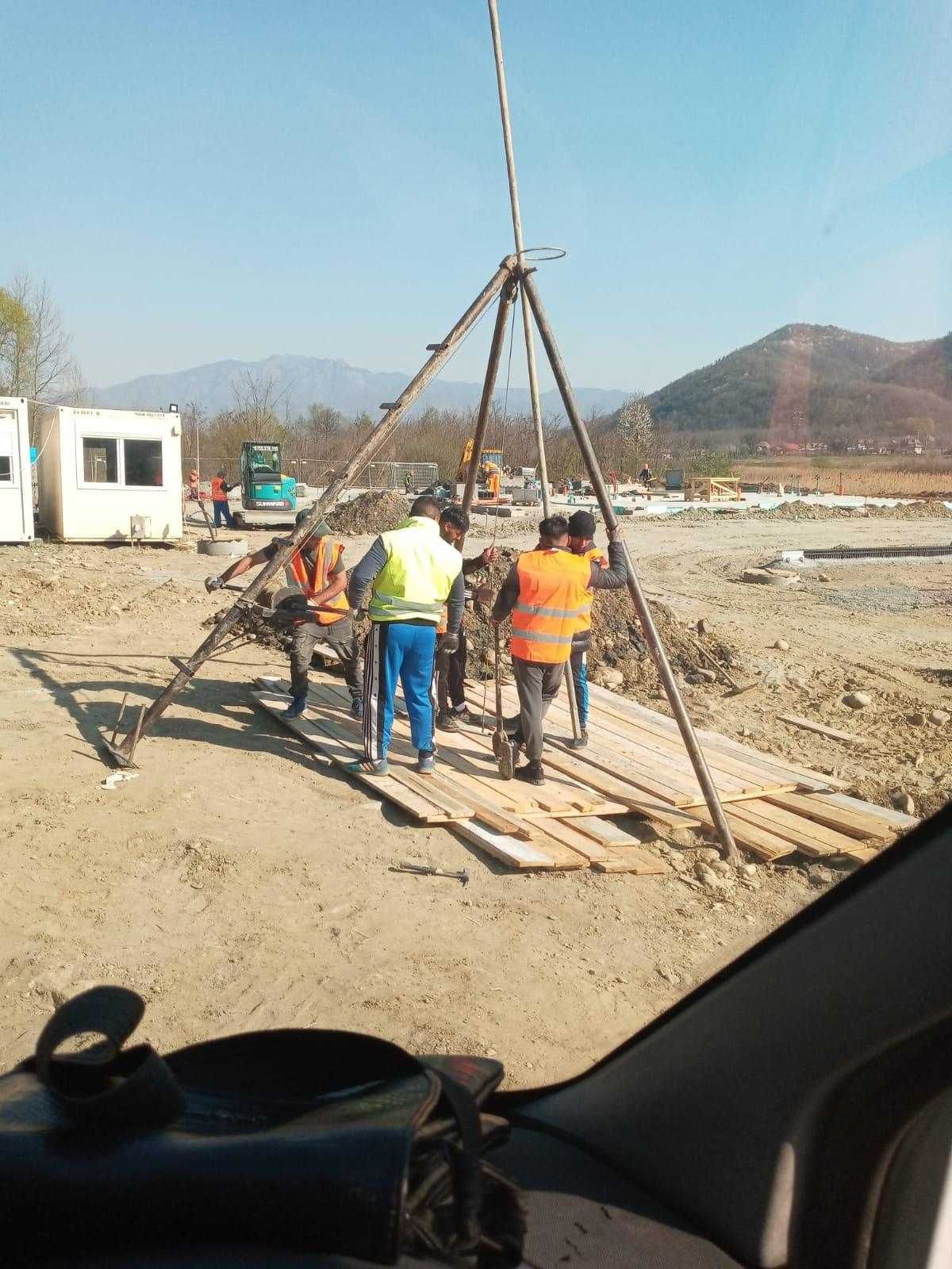 Foraje de mica si medie adancime, puturi apa, adanciri puturi apa